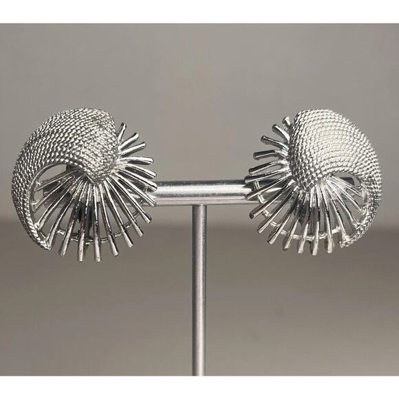Vintage Fan Clip On Earrings Round 1" Silver Tone Sarah Coventry Statement 1980s - Picture 2 of 9